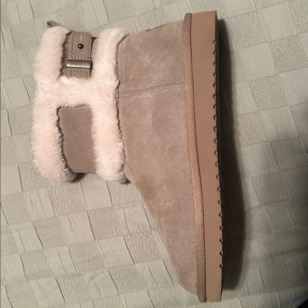 Cozy Tan Ankle Boots with Faux Fur Trim - Picture 1 of 5